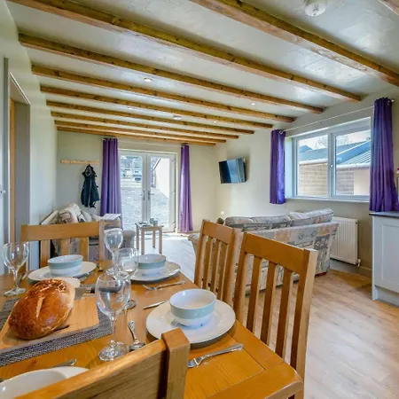 2 Bed In Lancaster Oc-53510 Holiday home Beetham