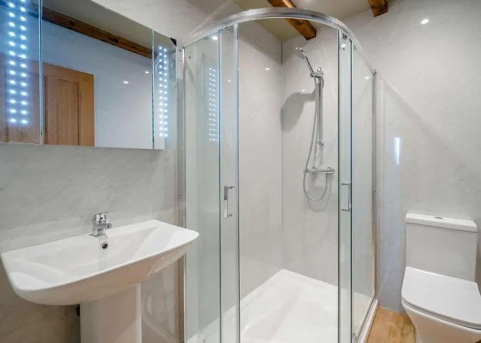 2 Bed In Lancaster Oc-53510 Holiday home *