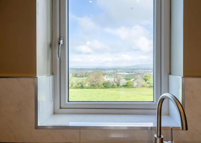 2 Bed In Lancaster Oc-53510 Holiday home *