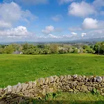 2 Bed In Lancaster Oc-53510 Semesterbostad