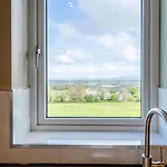 2 Bed In Lancaster Oc-53510 Ferienhaus *